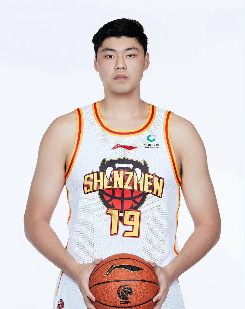 包含山东男篮发布备战花絮，转会期造点机会，全明星赛任务艰巨，训练强度明显提升的词条