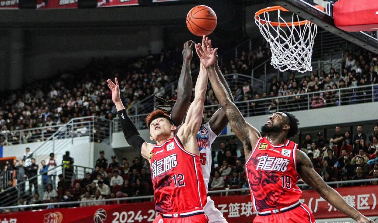 包含山东男篮发布备战花絮，转会期造点机会，全明星赛任务艰巨，训练强度明显提升的词条