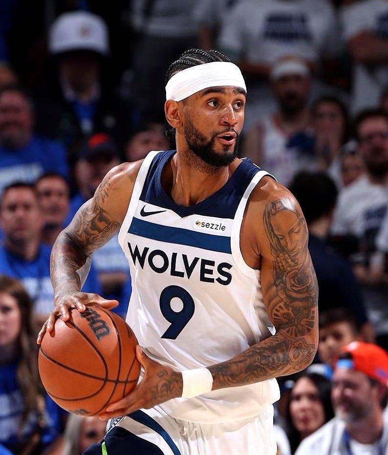 关于清晨密尔沃基雄鹿主帅复盘：NBA季后赛节点到来；底气十足；更衣室氛围转暖的信息