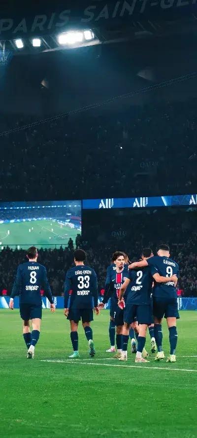 包含西甲冲刺阶段走向成谜，巴黎圣日耳曼防线松动，管理层满意，阵容厚度经受考验的词条