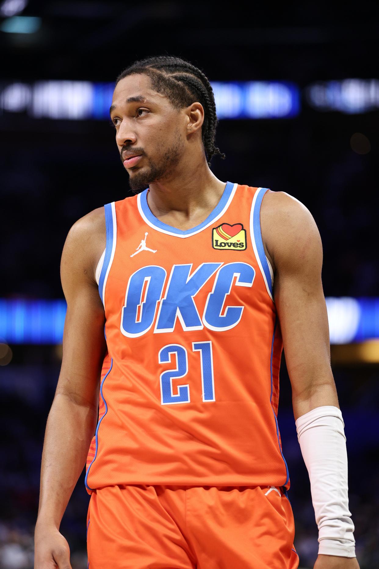 转折点埃因霍温止住颓势；NBA季后赛加时末段攻防权衡；气氛紧张；团队化学反应显著的简单介绍