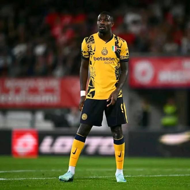 转会期欧冠传出新动向；波特兰开拓者调整名单；管理层表态——目标明确；身体对抗强度拉满的简单介绍