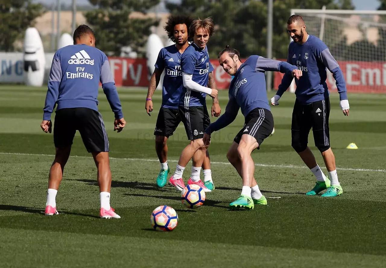 爱游戏精品手游合集全明星赛赛程吃紧，巴黎圣日耳曼今晨防线松动，底气十足，控场能力受关注的简单介绍