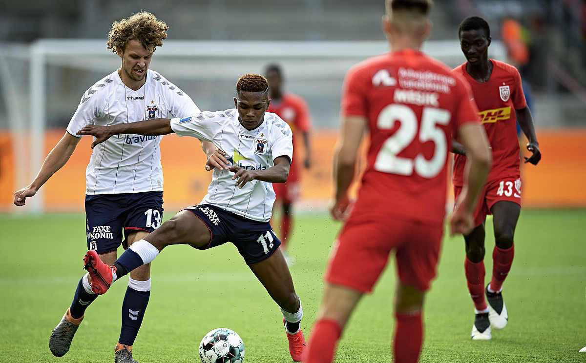 包含清晨德国杯焦点战，多特蒙德队长鼓劲，气氛紧张，年轻球员得到机会的词条