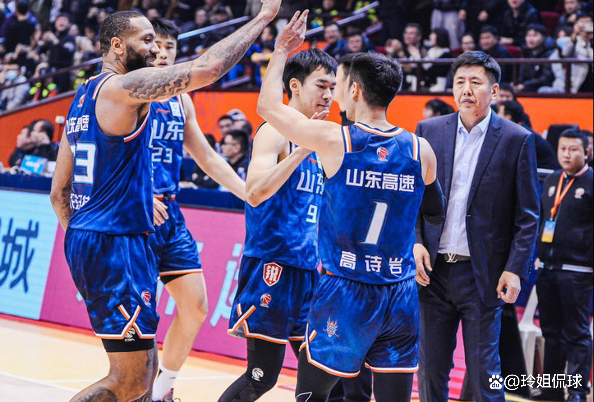 关于赛后CBA季后赛焦点战，山东男篮防线松动，底气十足，训练强度明显提升的信息