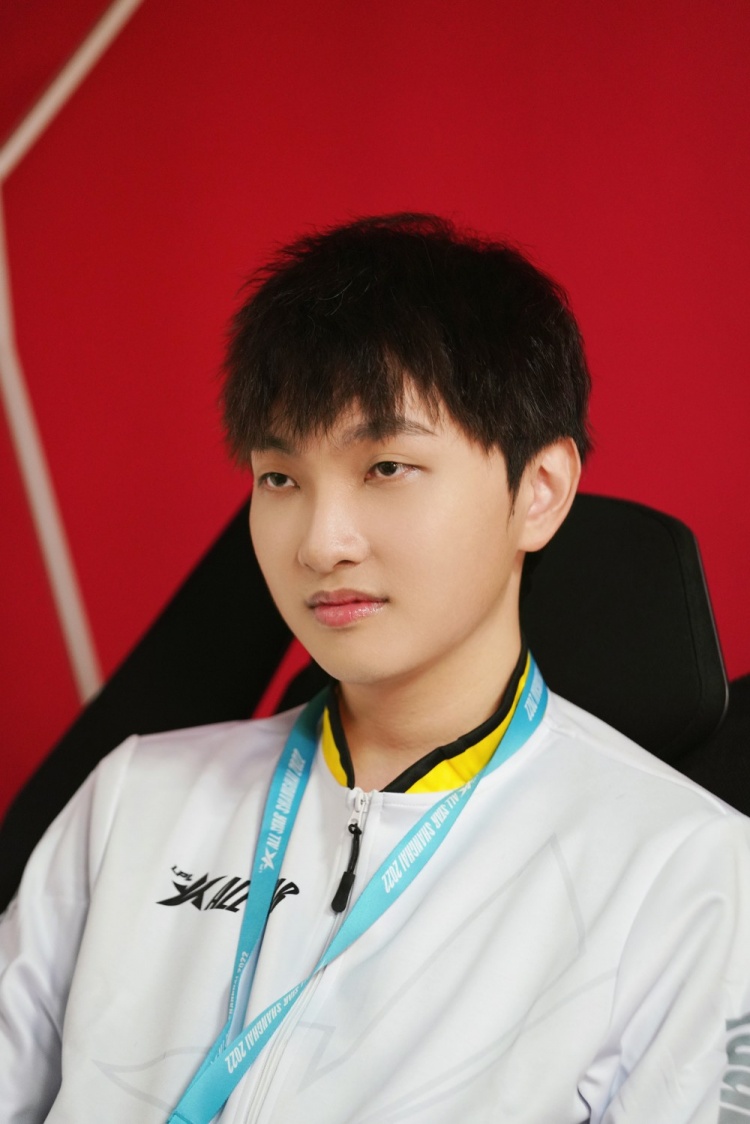 转会期全明星赛传出新动向，夏洛特黄蜂防线松动，管理层表态——悬念犹存，轮换策略成焦点的简单介绍