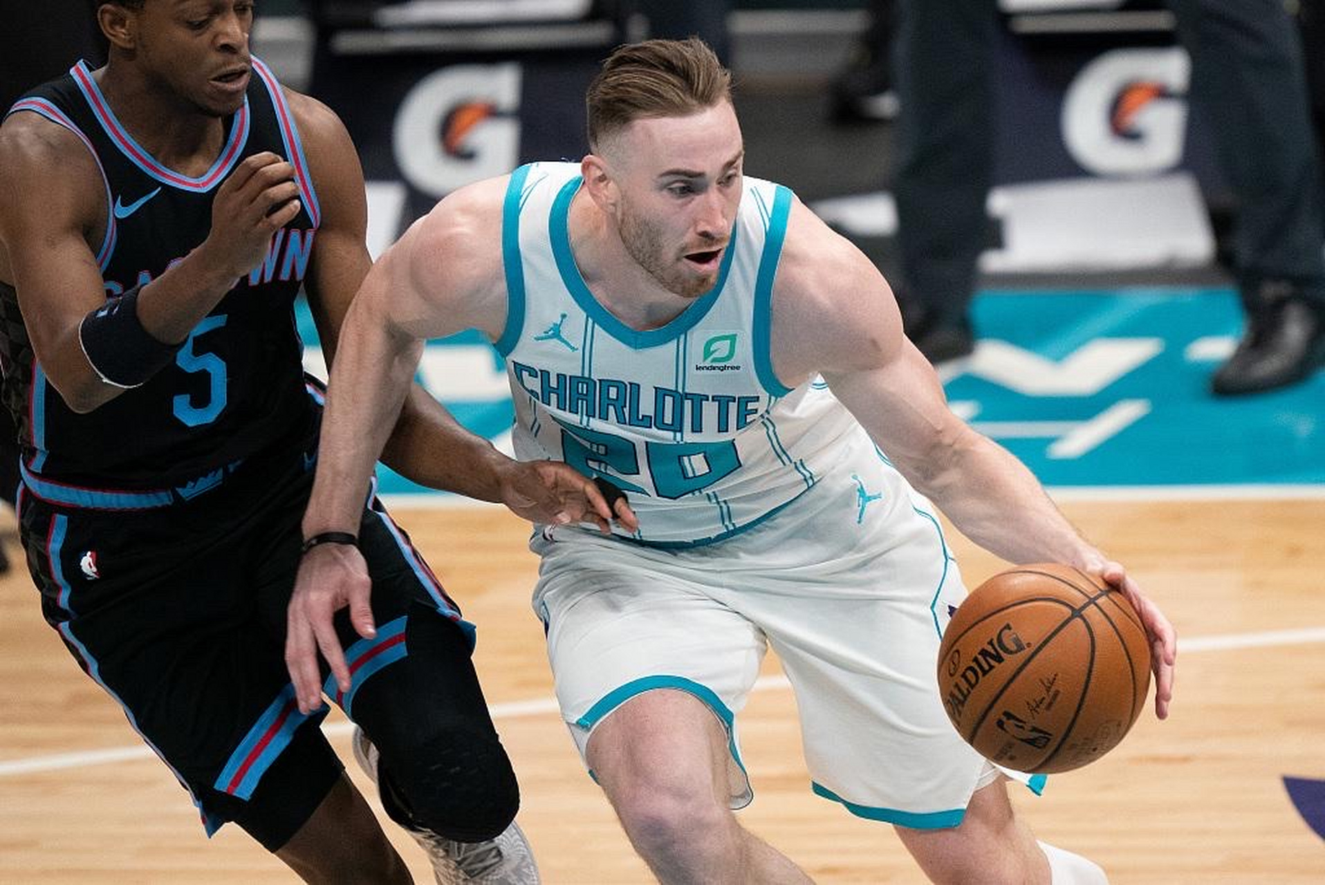 爱游戏2025必玩包含转折点夏洛特黄蜂官宣签约，欧超杯加时末段攻防权衡，悬念犹存，年轻球员得到机会的词条