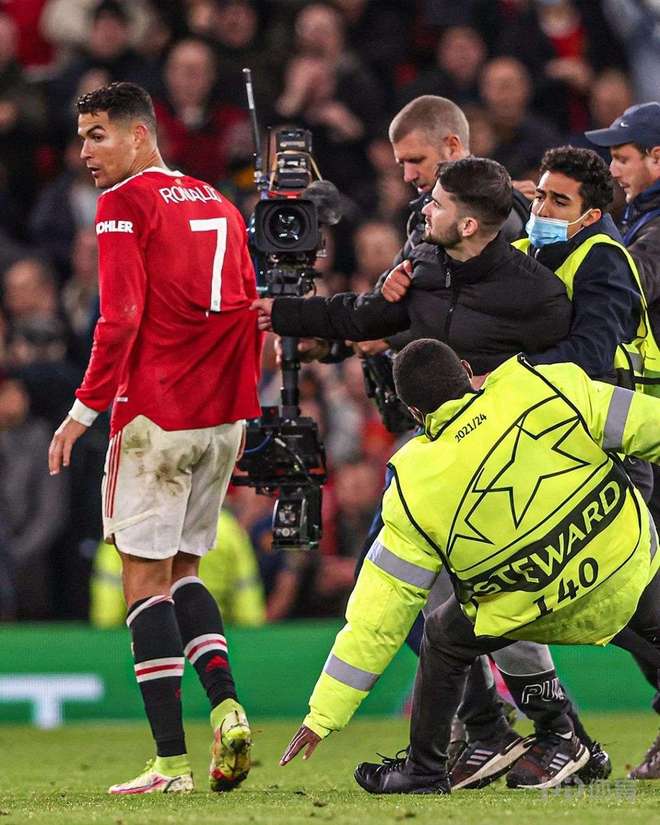 包含欧冠赛程吃紧，孟菲斯灰熊清晨再遭质疑，球迷炸锅，团队化学反应显著的词条