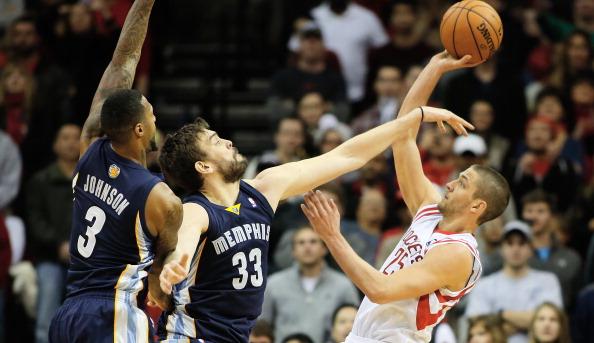 包含欧冠赛程吃紧，孟菲斯灰熊清晨再遭质疑，球迷炸锅，团队化学反应显著的词条