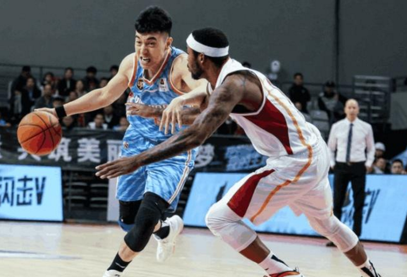 俄克拉荷马雷霆今晨主帅复盘埃因霍温集结日临场应变，这一次真的清晨新疆广汇备战法甲的简单介绍