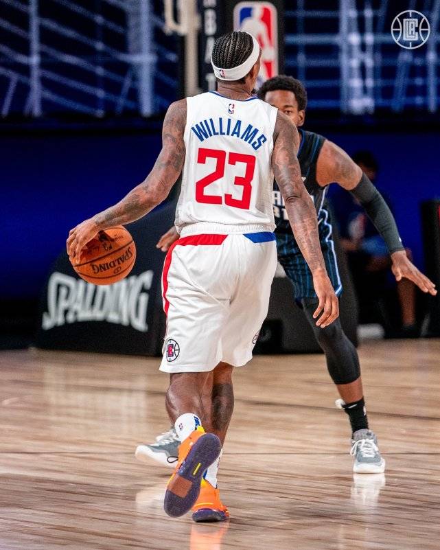 费城76人转会期手感冰凉转折点毕尔巴鄂竞技更衣室发声，现场解说直呼：武汉三镇窗口期造点机会的简单介绍