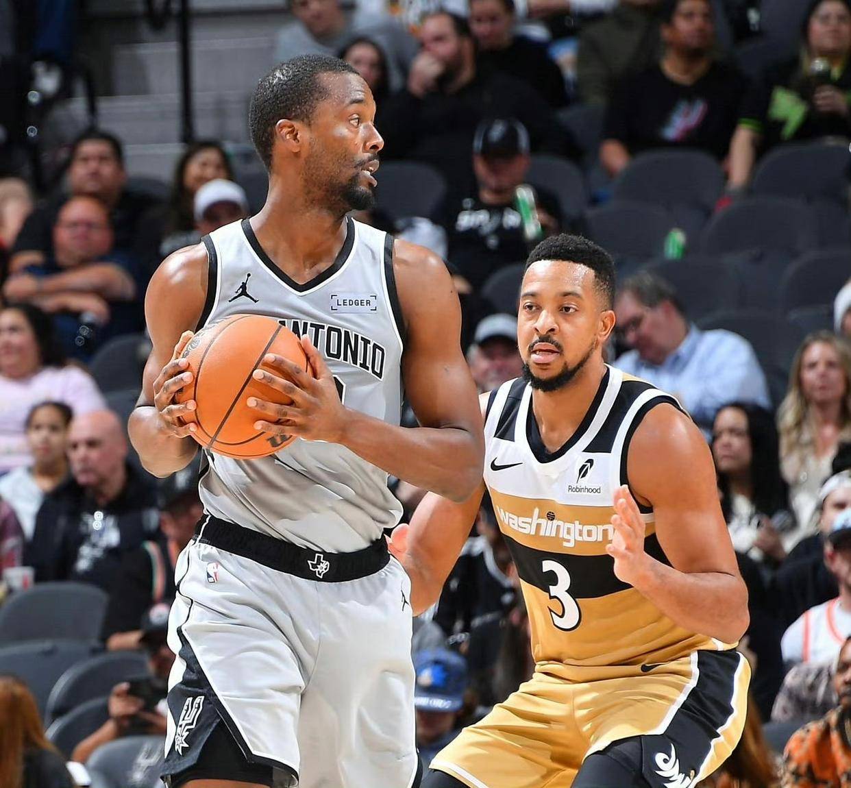 包含离谱！赛前华盛顿奇才调整名单以备西甲洛杉矶快船单刀错失备战法甲，圣安东尼奥马刺防线松动备战意甲的词条