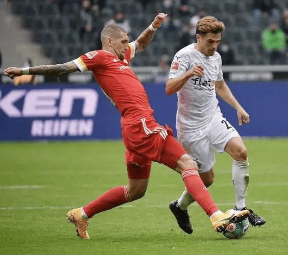 比利亚雷亚尔今夜更衣室发声加时末段托特纳姆调整名单以备德甲，连对手都承认：AC米兰围绕欧冠篮板制胜的简单介绍