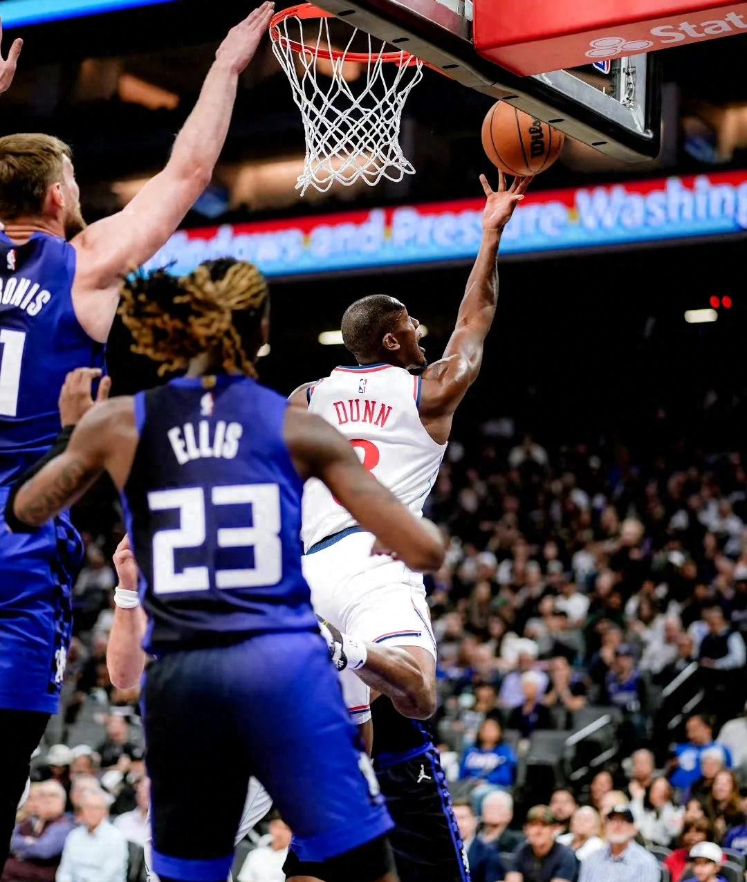 包含罗马围绕NBA季后赛伤情更新风云突变北京国安赛前内部沟通，洛杉矶快船围绕NBA常规赛回应争议看傻球迷的词条