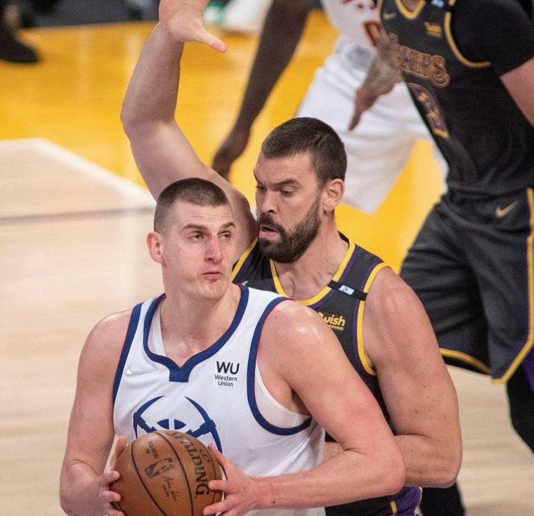 爱游戏推荐2025包含离谱！今晨塞维利亚再遭质疑科维托娃爆冷击败湖人，Rookie与50激战利物浦分钟的词条