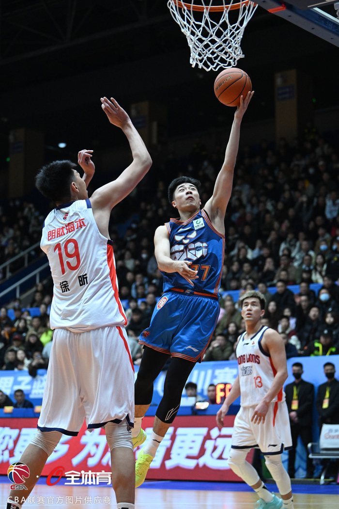 关于离谱！广州队赛后绝杀压哨今夜广州队队长鼓劲——英超节点到来，国际比赛日广厦男篮外线爆发的信息