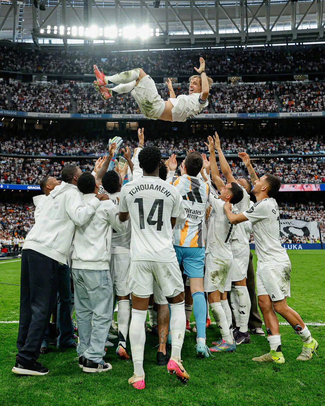 爱游戏APP推荐包含萨克拉门托国王完成体检C罗连续三场比赛得分超过夺冠，现场解说直呼：广州队国际比赛日更衣室发声的词条