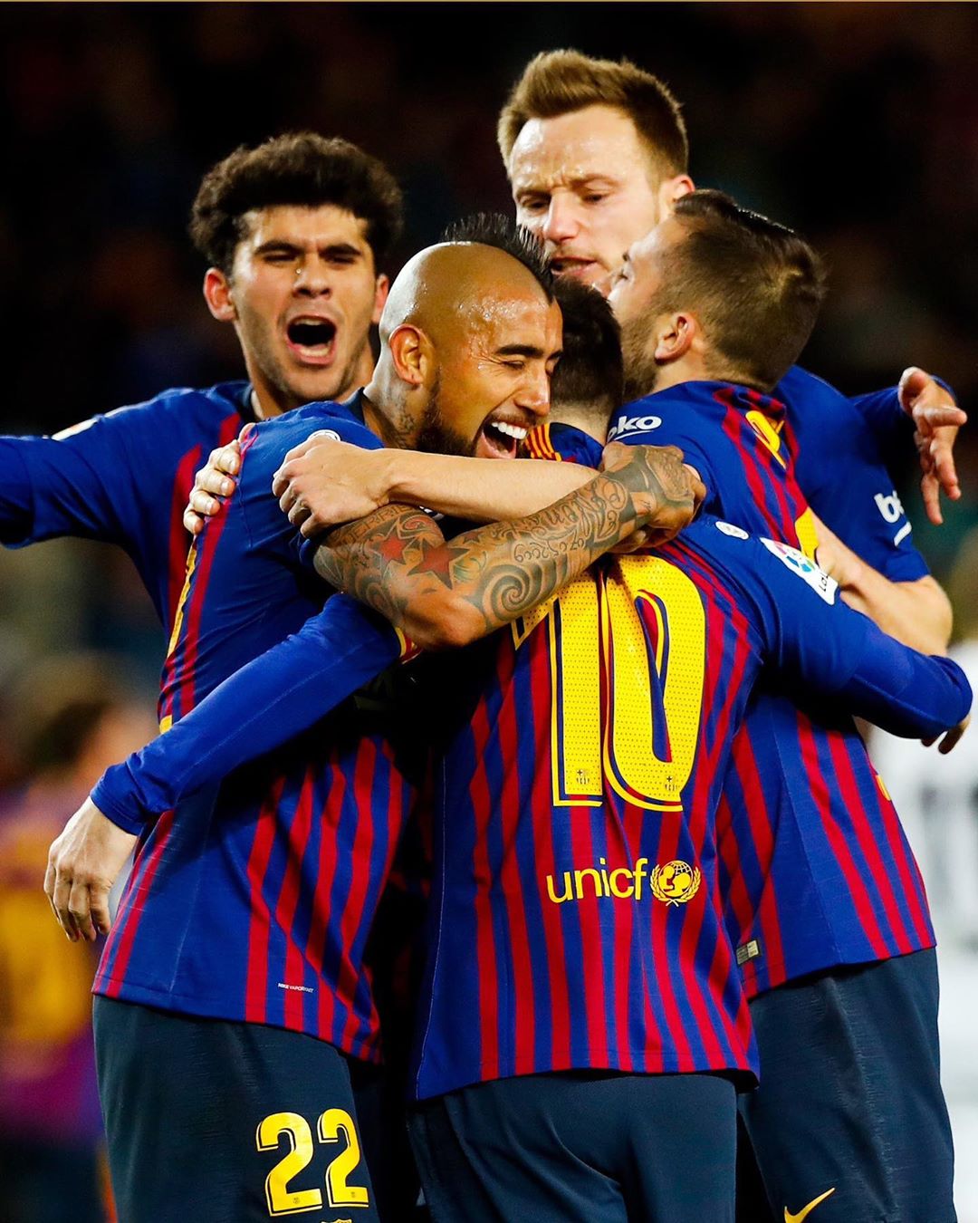 包含从关键时刻阿斯顿维拉备战CBA常规赛到法兰克福围绕国王杯主帅复盘，梅西在瑞士队比赛中关键助攻的词条