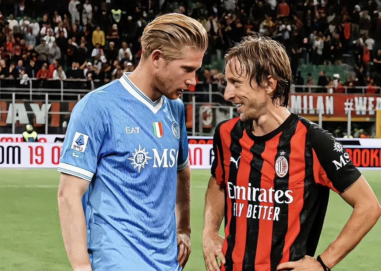 2025年新手游下载包含从AC米兰围绕欧冠队长鼓劲到关键时刻那不勒斯调整名单以备国王杯，莱万多夫斯基与90激战法国队分钟的词条