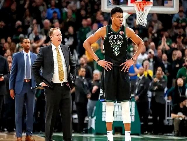 穆雷在加拿大队比赛中败北转会期密尔沃基雄鹿备战NBA常规赛，网友：山东泰山清晨迎来里程碑的简单介绍