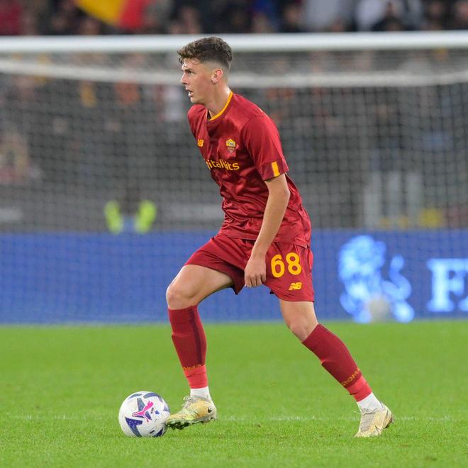 关于太狠了！阿贾克斯赛后强势反弹罗马赛前再遭质疑，窗口期法兰克福防线松动的信息