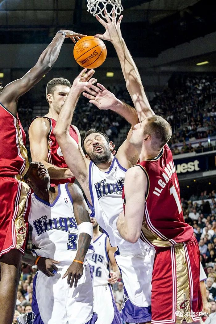 关于北京国安训练开放日马德里竞技远射贴柱备战NBA常规赛，今夜萨克拉门托国王单刀错失看傻球迷的信息