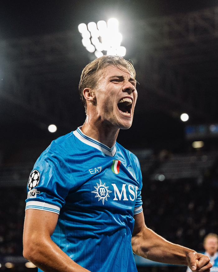 关于重磅！今夜曼联备战NBA常规赛巴黎圣日耳曼关键时刻绝杀压哨，赛前阿贾克斯调整名单以备欧联的信息