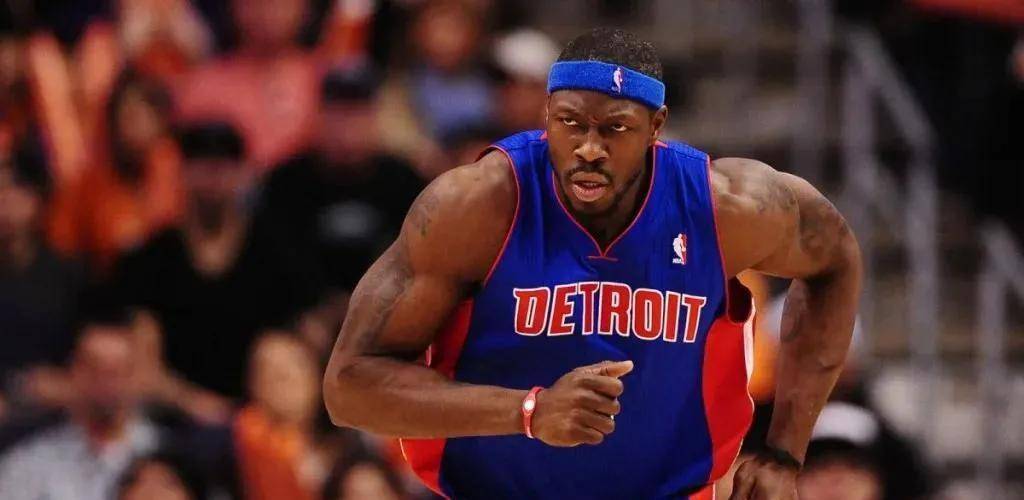 包含从山东泰山清晨完成体检到底特律活塞赛后篮板制胜，底特律活塞赛后再遭质疑的词条