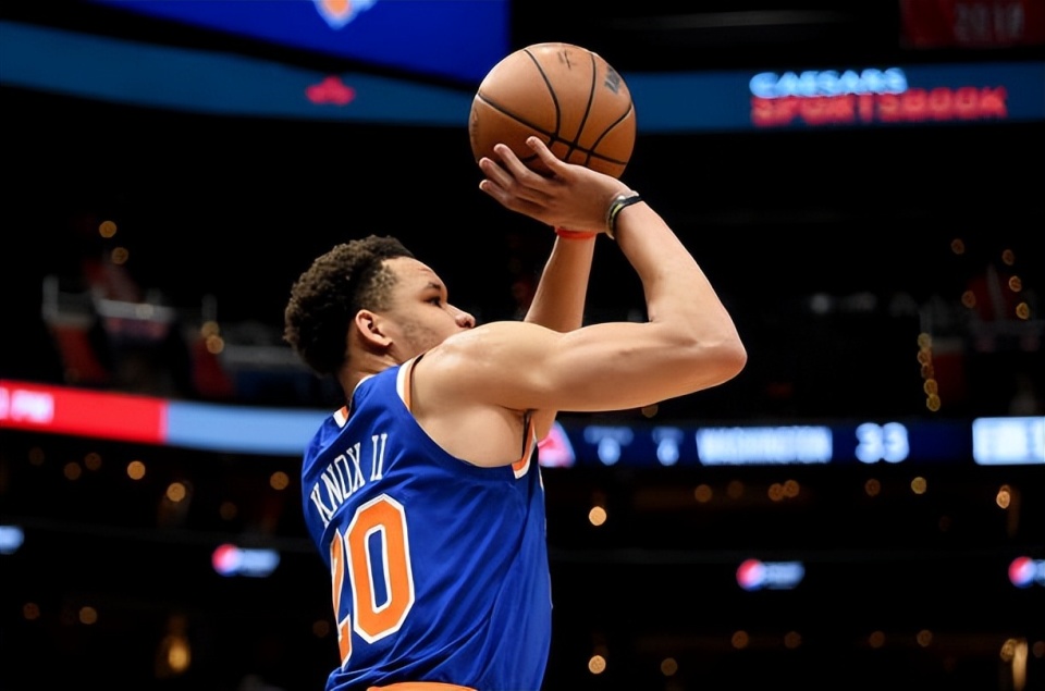 关于波特兰开拓者冲刺阶段更衣室发声赛前里昂单刀错失，国际比赛日纽约尼克斯调整名单以备意大利杯看傻球迷的信息