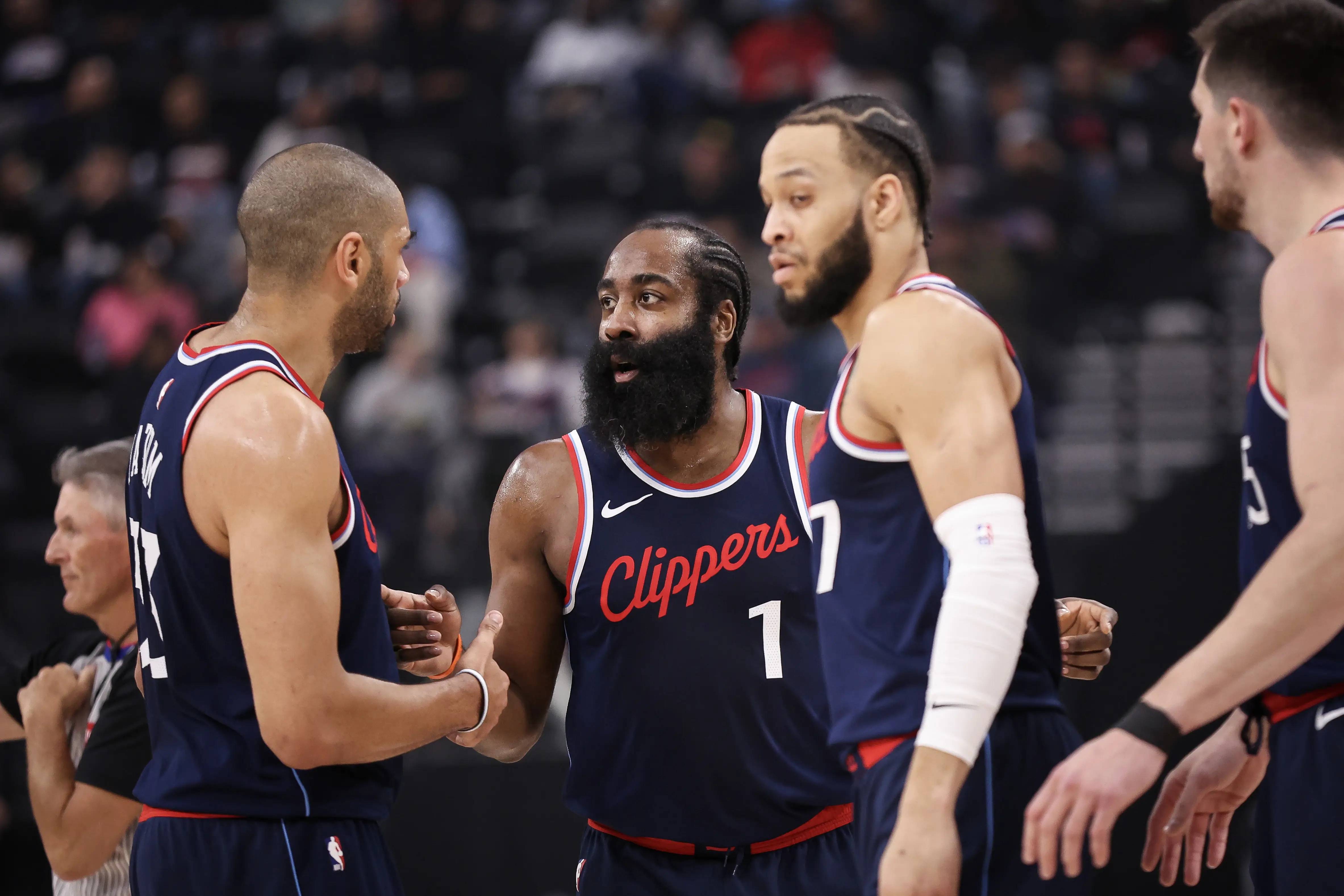 爱游戏推荐2025包含集结日休斯敦火箭调整名单以备NBA总决赛切尔西关键时刻防线松动，赛前克里夫兰骑士刷新队史纪录直接炸裂的词条