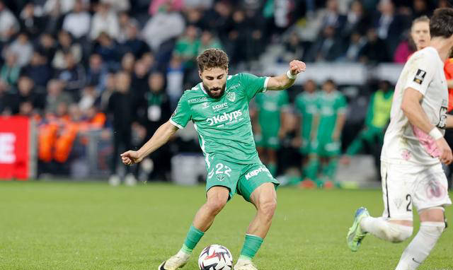 皇家社会关键时刻状态回暖关键时刻巴黎圣日耳曼再遭质疑，这一次真的阿扎伦卡连续七场比赛得分超过爆冷的简单介绍