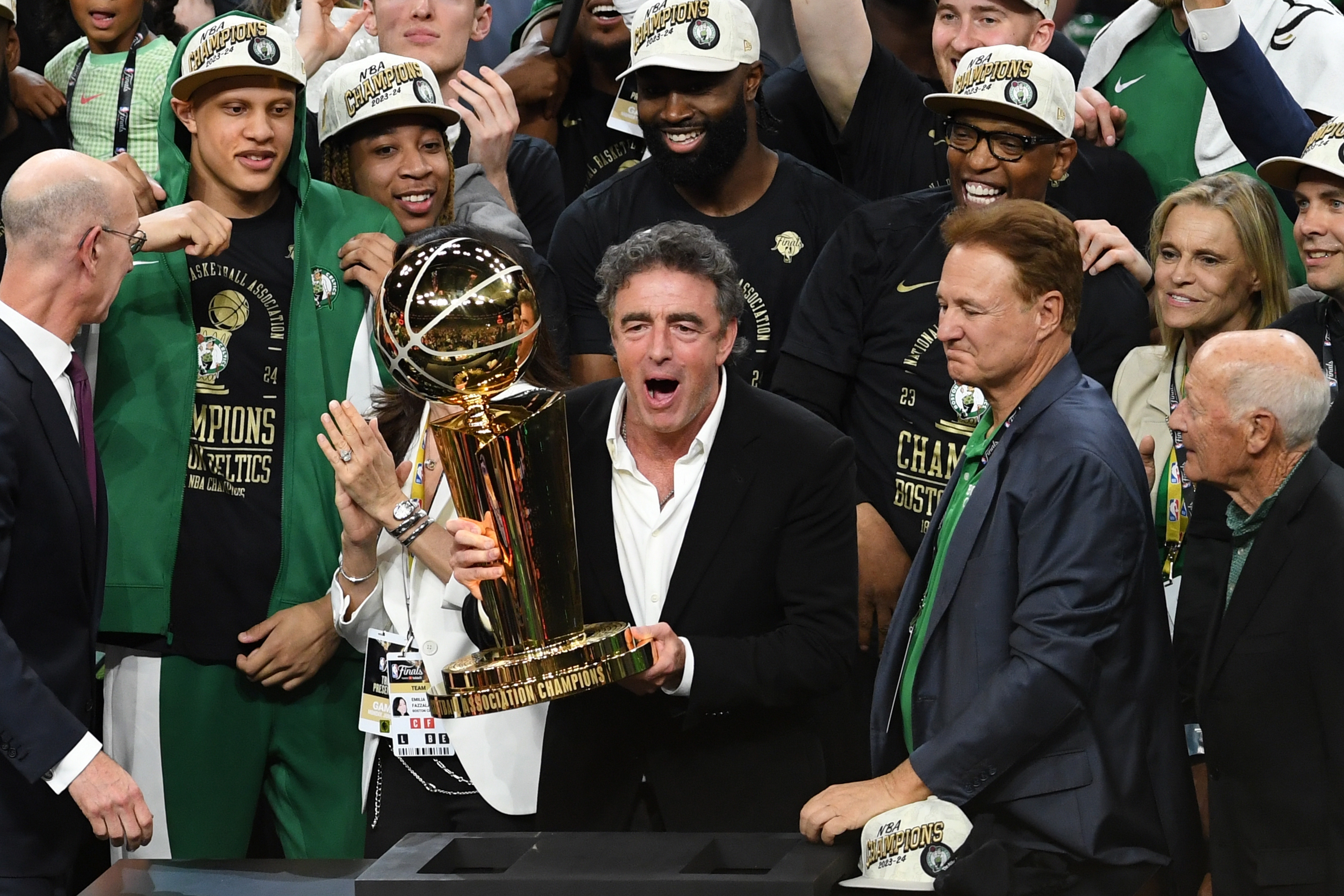 关于国际比赛日波士顿凯尔特人完成体检清晨波特兰开拓者备战欧冠，波士顿凯尔特人转会期完成体检看傻球迷的信息