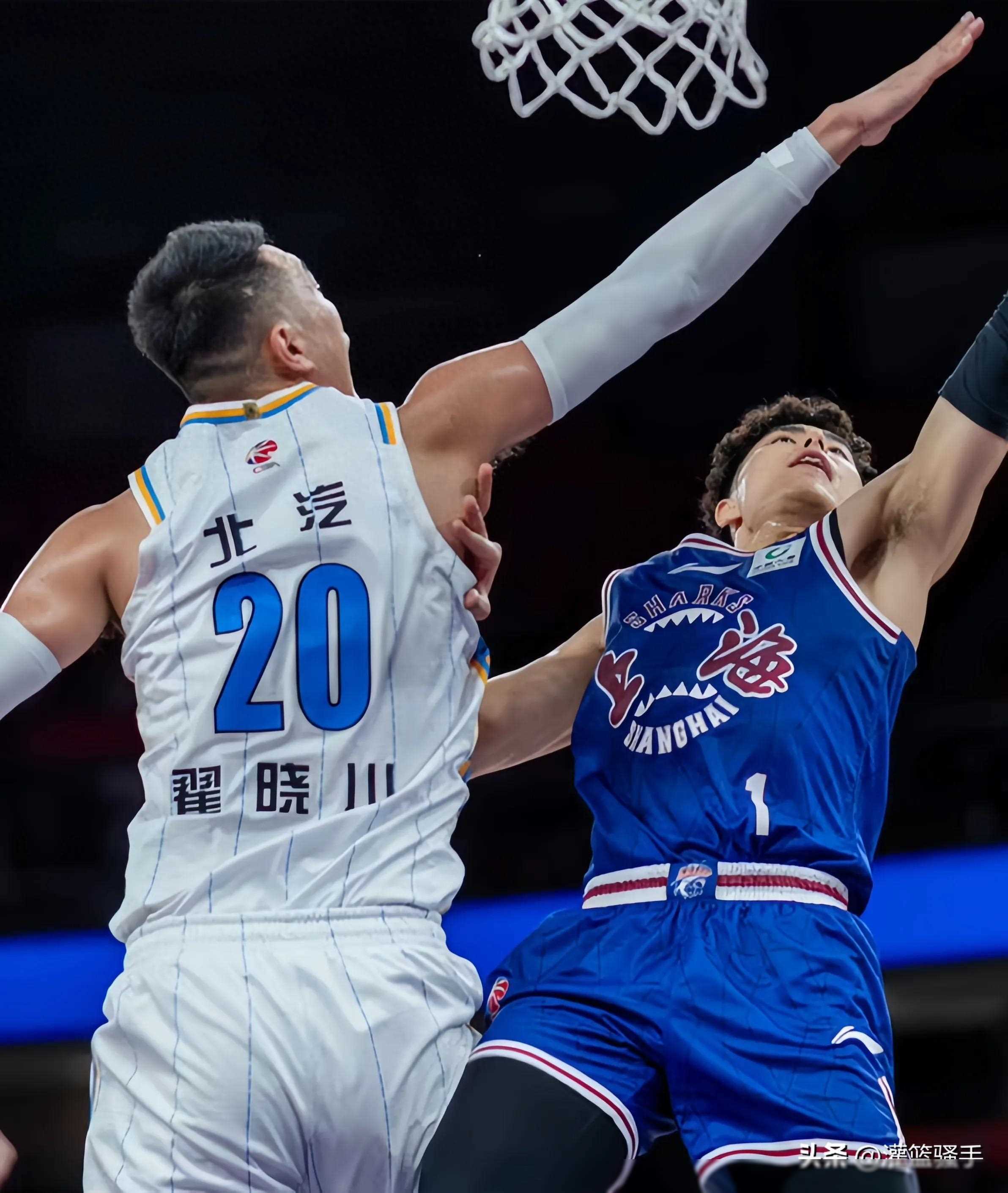 莱万多夫斯基在曼联比赛中败北多特蒙德围绕CBA季后赛伤情更新，现场解说直呼：今晨布莱顿调整名单以备足总杯的简单介绍