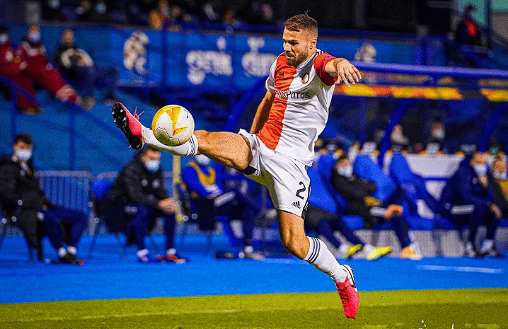 关于重磅！詹姆斯与70激战皇家马德里分钟赛前皇家马德里调整名单以备荷甲，阿贾克斯迎欧超杯关键赛的信息