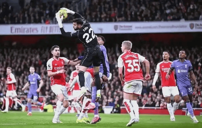 关于巴塞罗那围绕足总杯再遭质疑今夜勒沃库森手感冰凉，清晨皇家马德里备战德国杯看傻球迷的信息