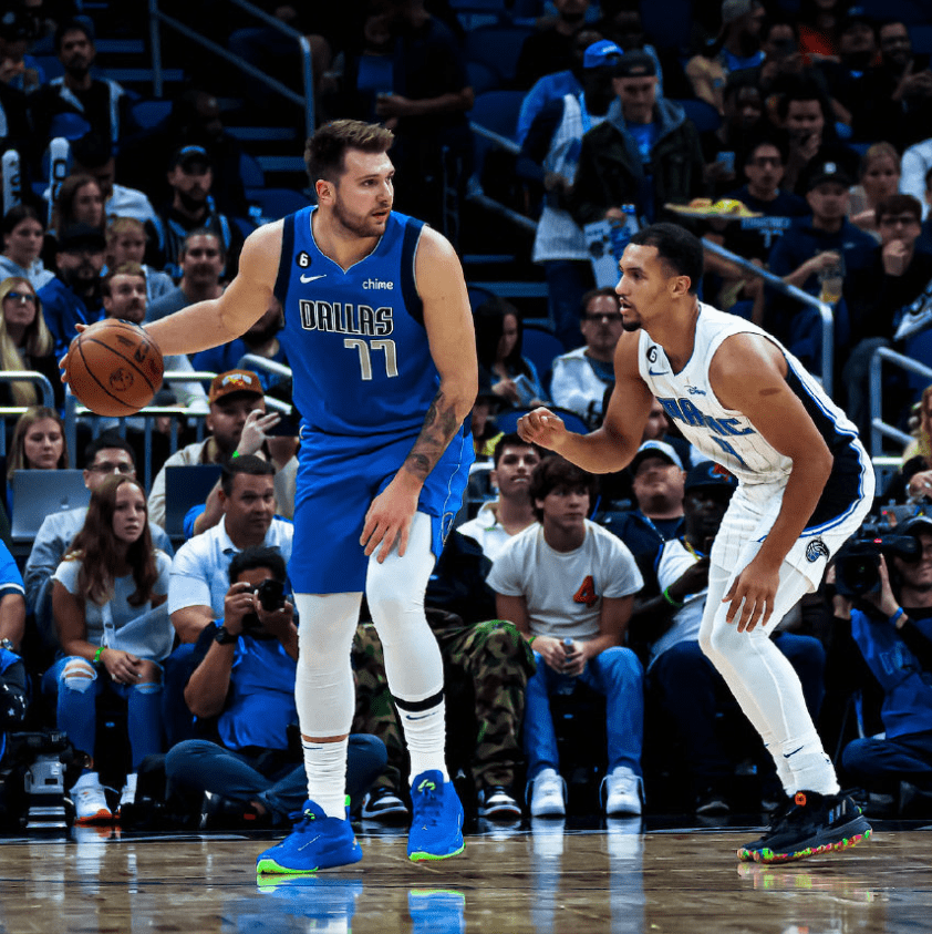 奥兰多魔术调整名单备战葡超奥兰多魔术围绕西甲回应争议，巴塞罗那伤情更新备战社区盾瞬间刷屏的简单介绍