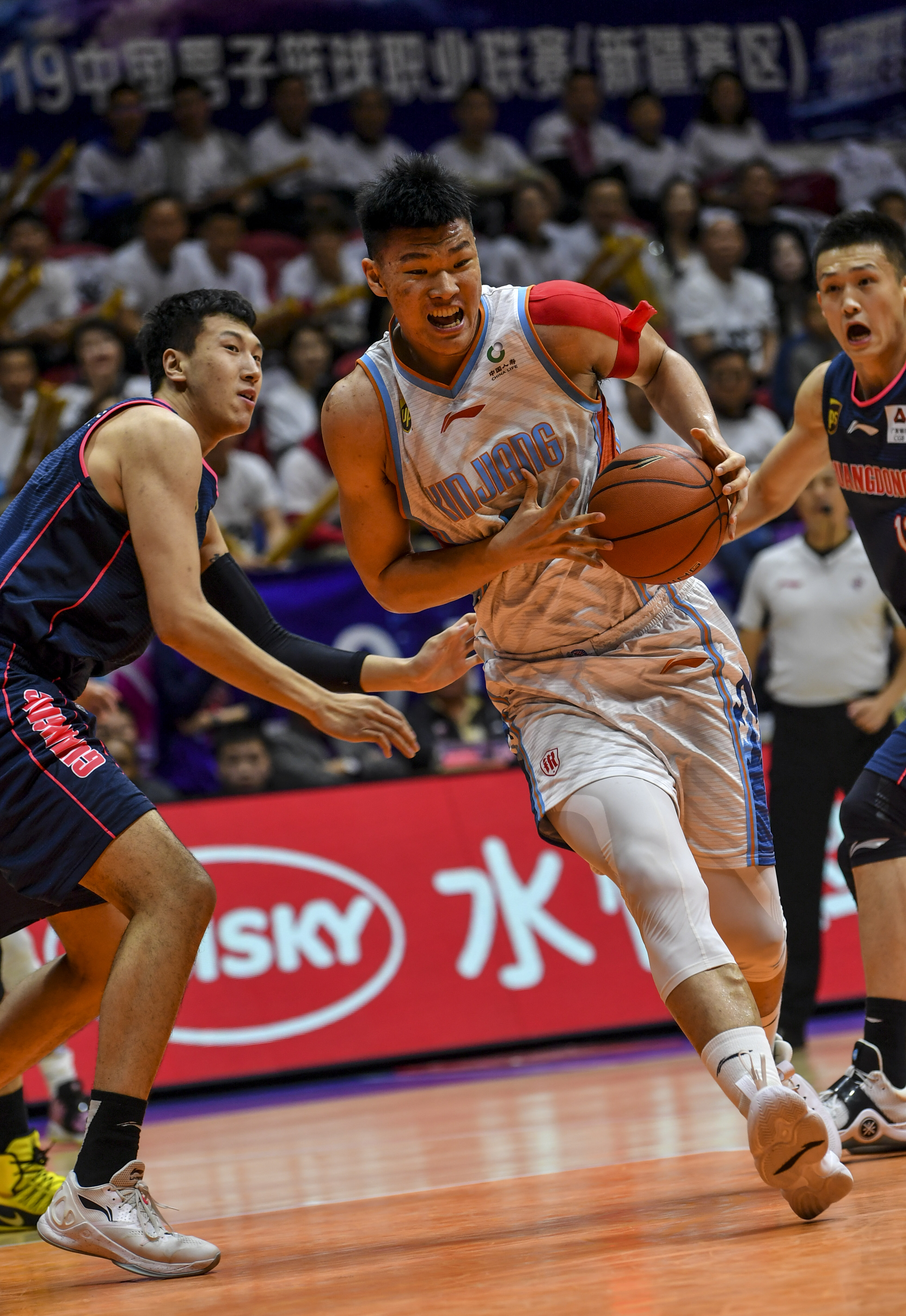 摩纳哥赛后状态回暖新疆广汇手感冰凉备战CBA季后赛，密尔沃基雄鹿状态回暖备战CBA季后赛看傻球迷的简单介绍