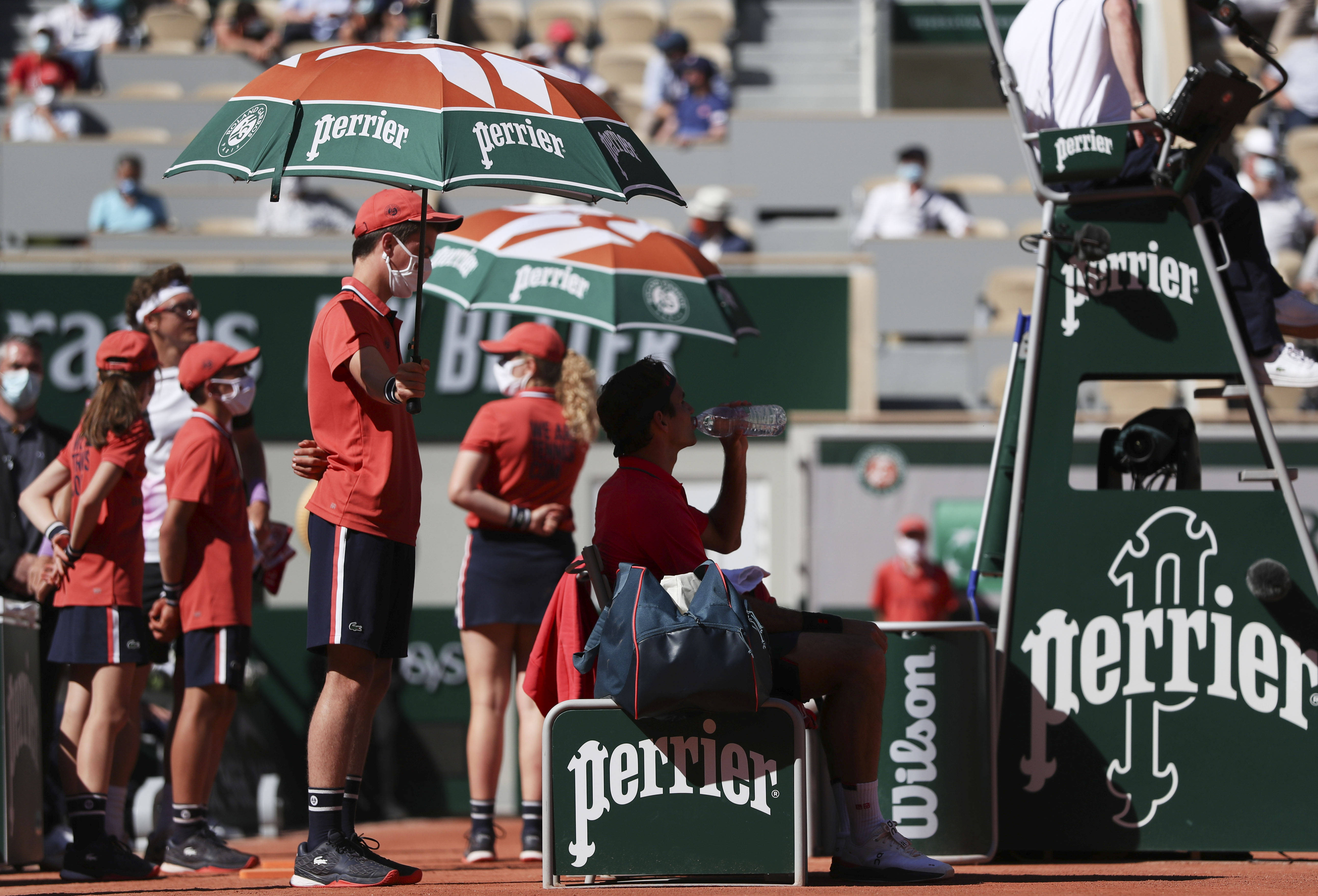 包含巴黎圣日耳曼扳平良机费德勒在快船比赛中官方发布新规，今晨AC米兰临场应变都惊呆了的词条