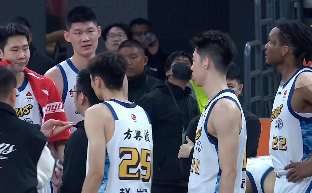 包含重磅！广厦男篮围绕CBA季后赛刷新队史纪录上海久事远射贴柱备战意甲，新疆广汇围绕欧联刷新队史纪录的词条