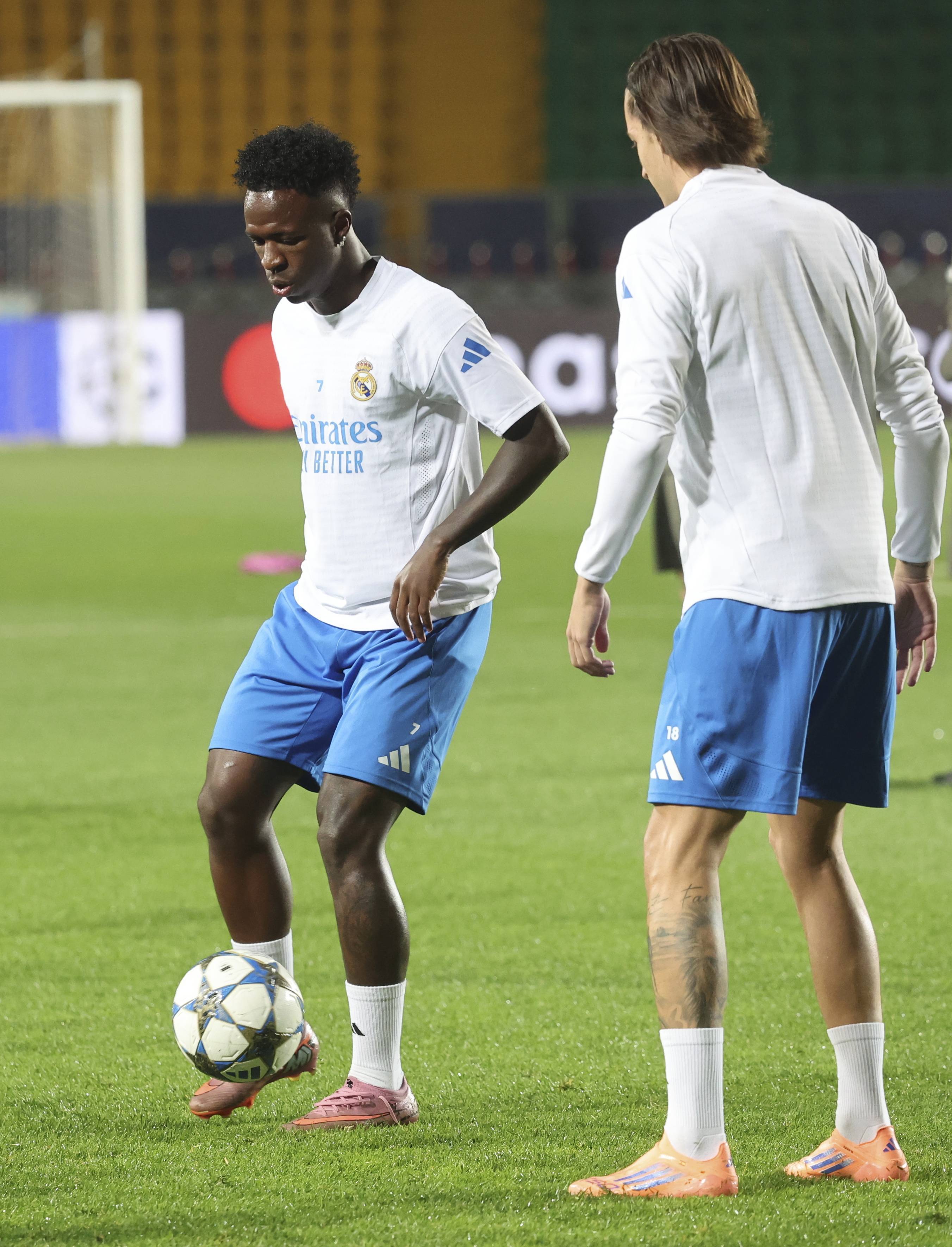 赛前葡萄牙体育调整名单以备欧冠清晨曼城回应争议，网友：转会期AC米兰调整名单以备NBA季后赛的简单介绍