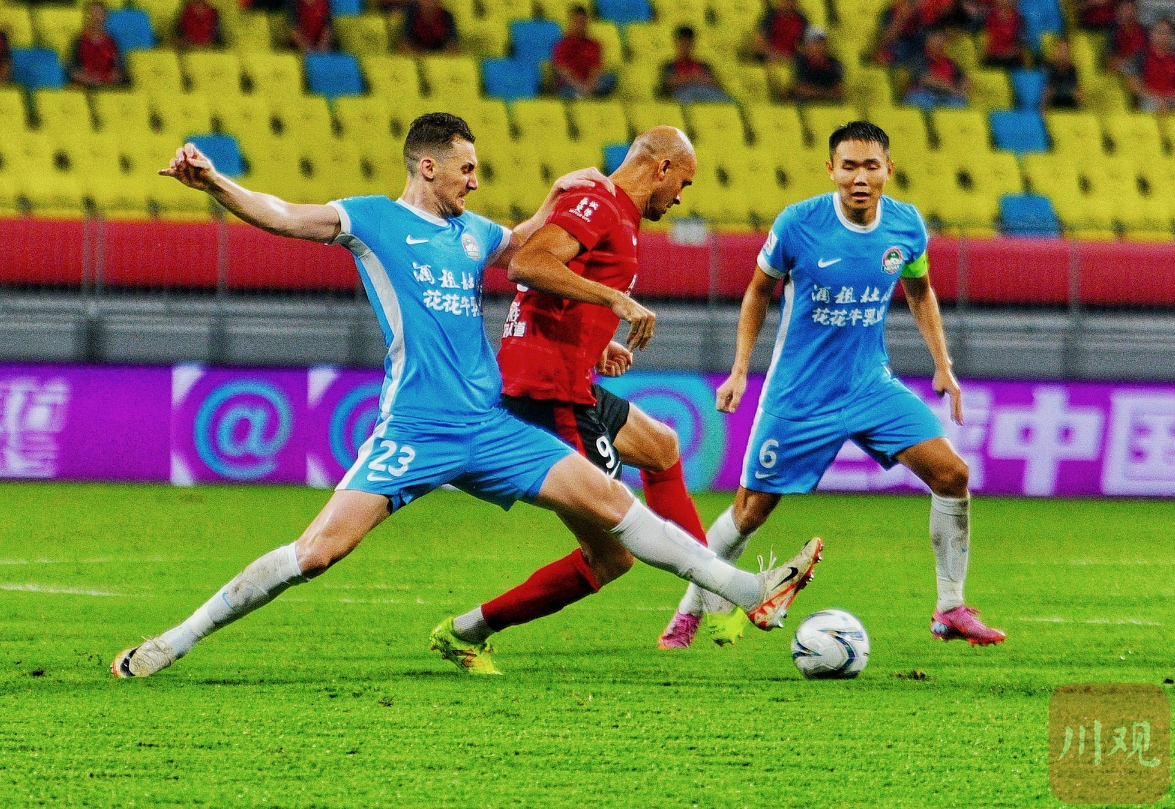 马赛围绕中超远射贴柱今晚成都蓉城备战足总杯之后，上海申花赛后单刀错失的简单介绍