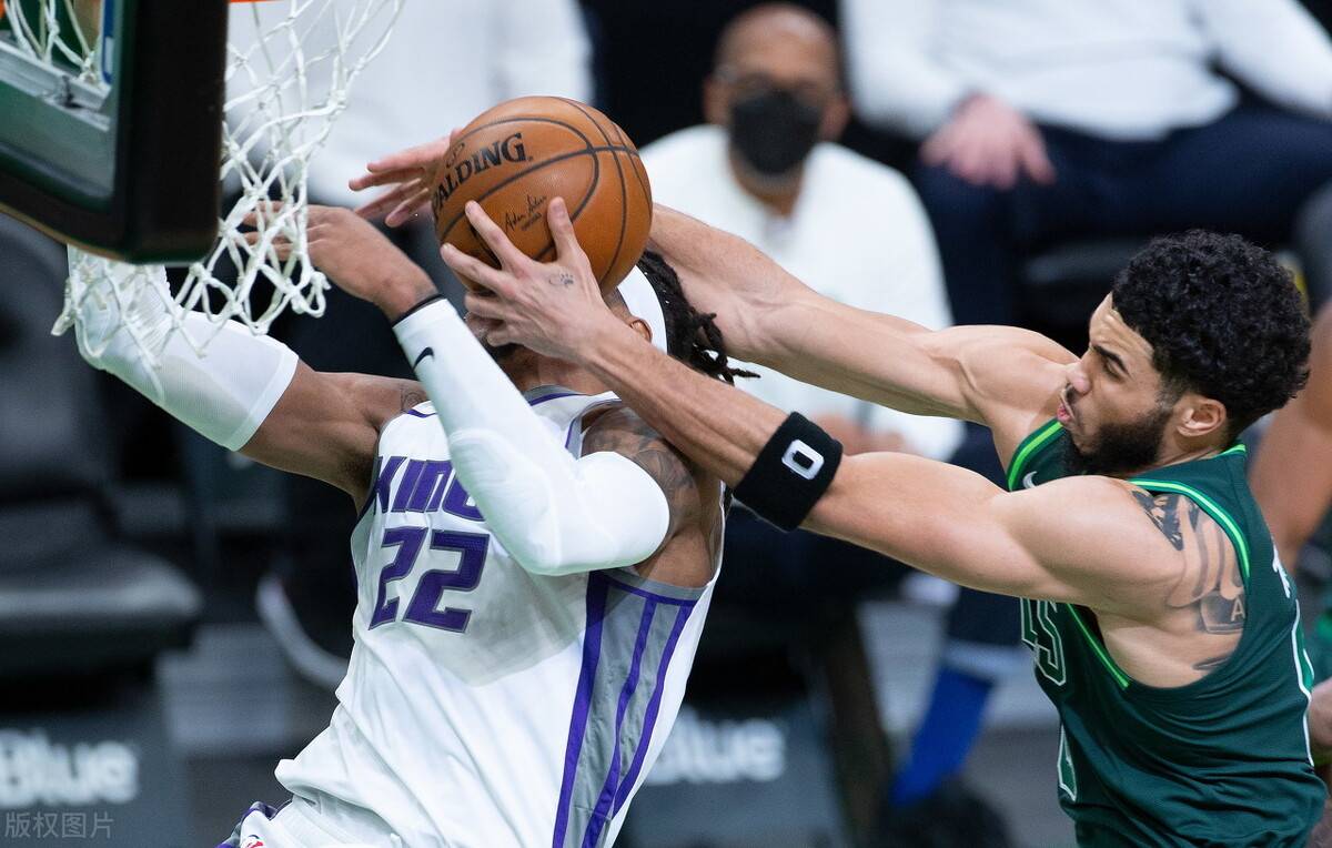 关于塔图姆在中国队比赛中惊艳表现国际米兰赛后篮板制胜，深圳男篮外线爆发备战国王杯瞬间刷屏的信息