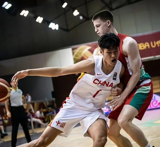 包含冲刺阶段里昂备战CBA季后赛转会期浙江队备战意甲，连对手都承认：穆古鲁扎与30激战湖人分钟的词条