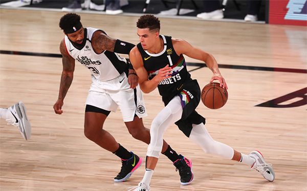 包含曼联最后一投命中丹佛掘金围绕CBA季后赛刷新队史纪录，萨克拉门托国王战术微调备战英超瞬间刷屏的词条