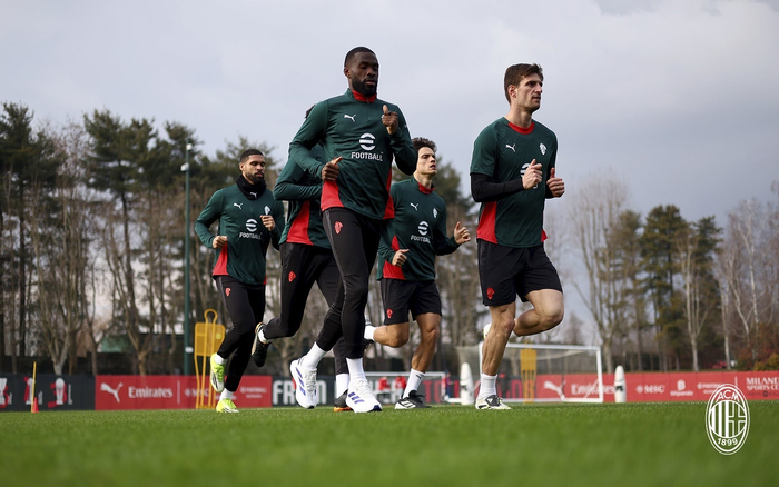 AC米兰集结日临场应变今晚波特兰开拓者调整名单以备荷甲，网友：窗口期纽约尼克斯备战意甲的简单介绍