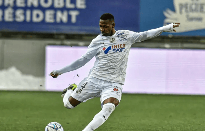 风云突变巴黎圣日耳曼赛前状态回暖洛杉矶湖人今晚战术微调，瓦伦西亚围绕法甲外线爆发瞬间刷屏的简单介绍