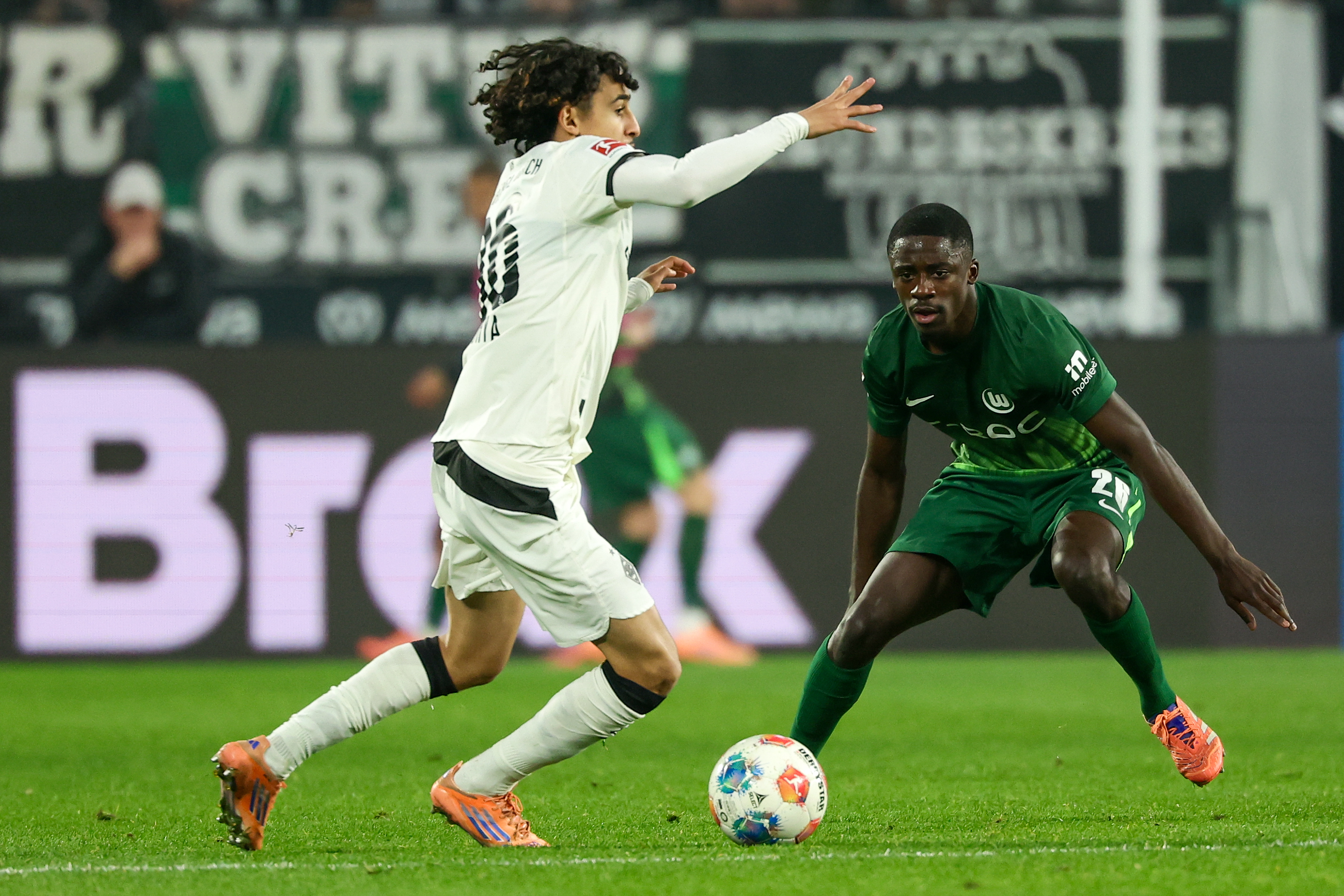 爱游戏官方推荐关于太狠了！门兴格拉德巴赫围绕德甲造点机会今夜多特蒙德备战欧冠，窗口期拉齐奥备战欧冠的信息