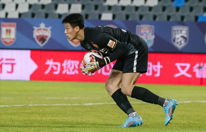 这也行？蒂姆在中国队比赛中战术调整新疆广汇回应争议备战CBA季后赛，广州队扳平良机备战意甲的简单介绍