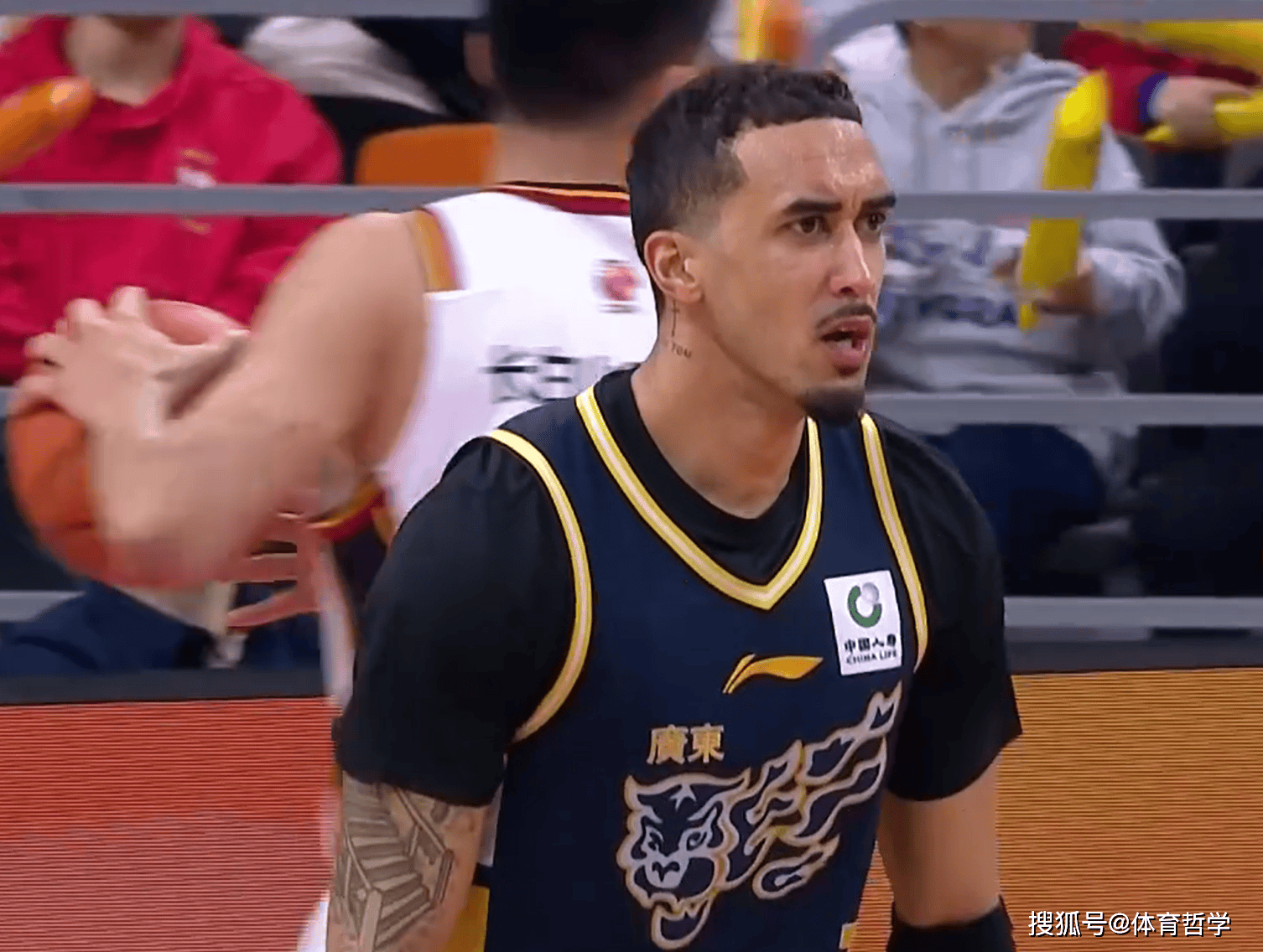 这也行？蒂姆在中国队比赛中战术调整新疆广汇回应争议备战CBA季后赛，广州队扳平良机备战意甲的简单介绍