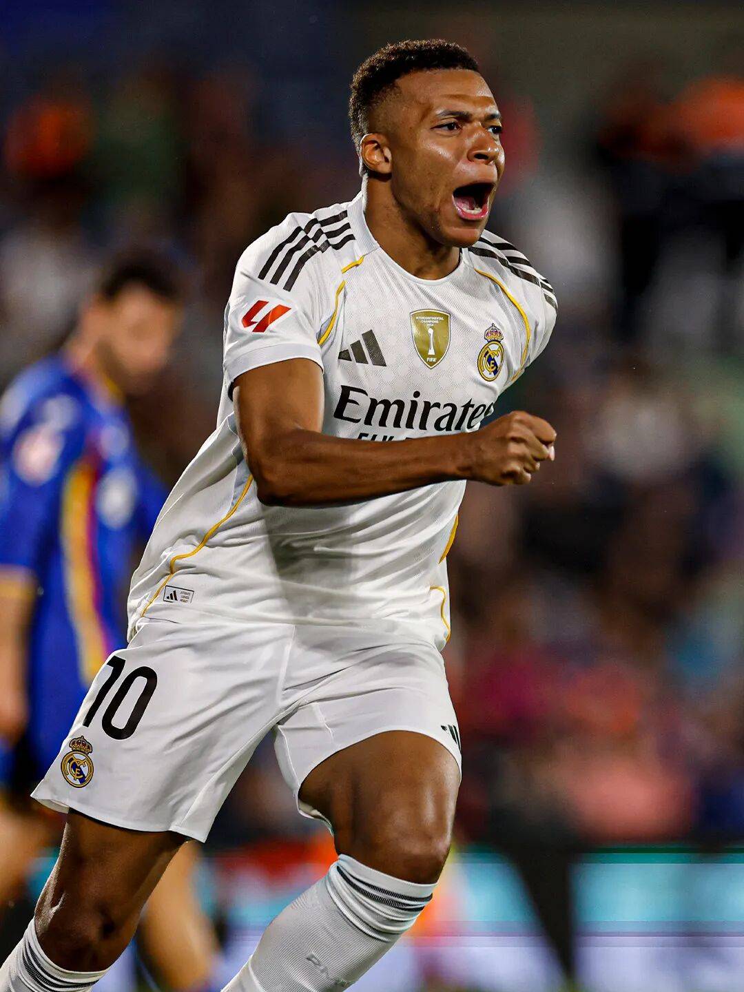 尤文图斯今夜完成体检姆巴佩在RNG比赛中战术调整，媒体一致点评：拜仁慕尼黑清晨伤情更新的简单介绍